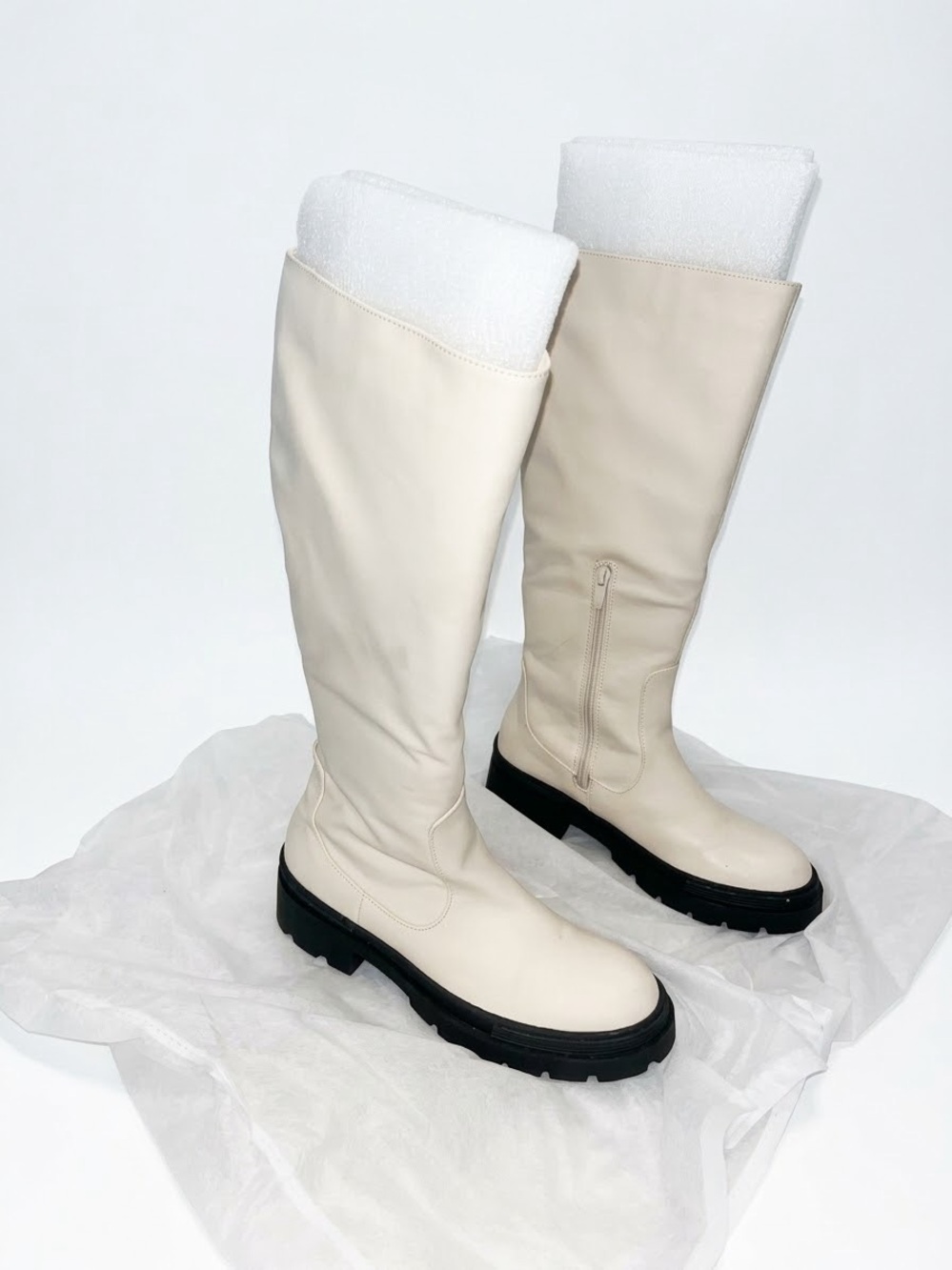 ✨EUC Cream White Leather Lug Sole Knee High Boots Size 8.5